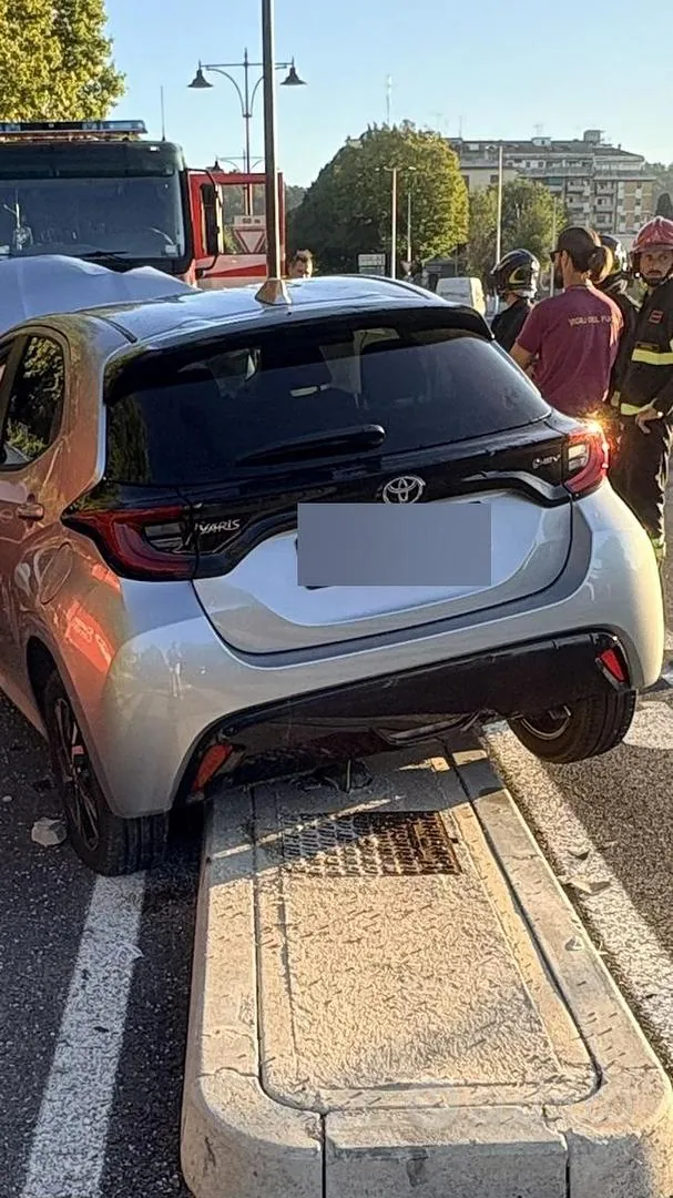 Toyota Yaris 2024 photo 2