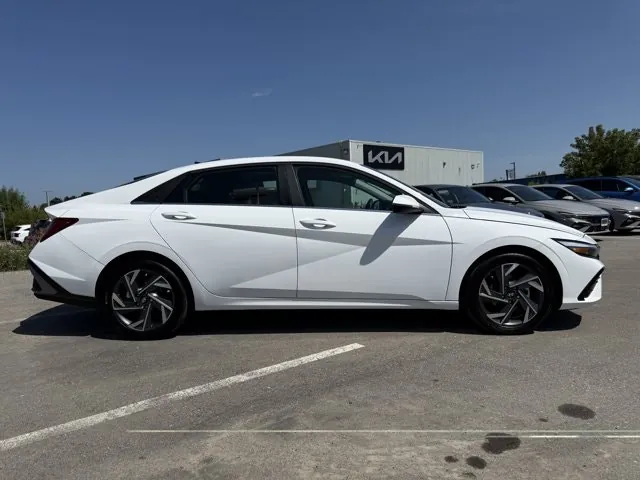 Hyundai Elantra 2026 photo 3