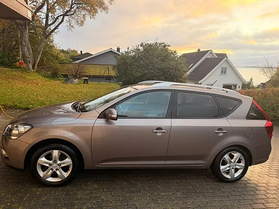 Kia Ceed 2011 photo 3