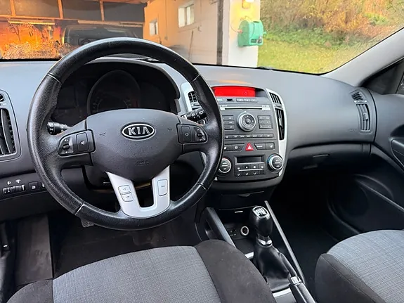 Kia Ceed 2011 photo 5