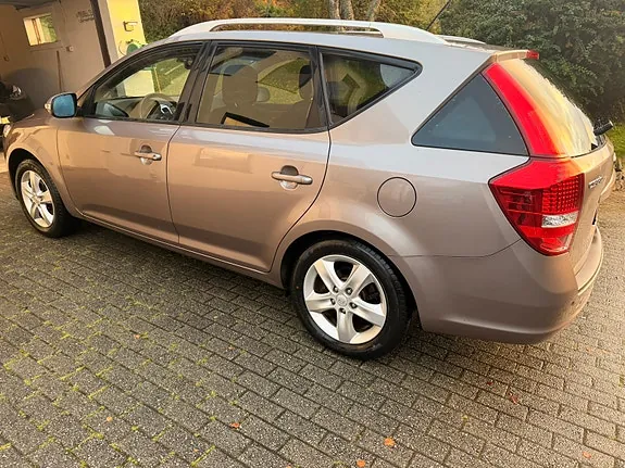 Kia Ceed 2011 photo 4