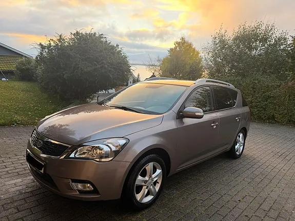 Kia Ceed 2011 photo 2