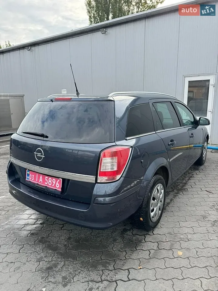 Opel Astra 2010 photo 4