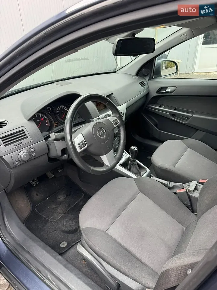 Opel Astra 2010 photo 5