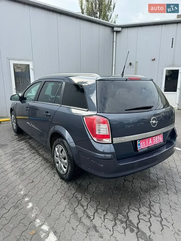 Opel Astra 2010 photo 3