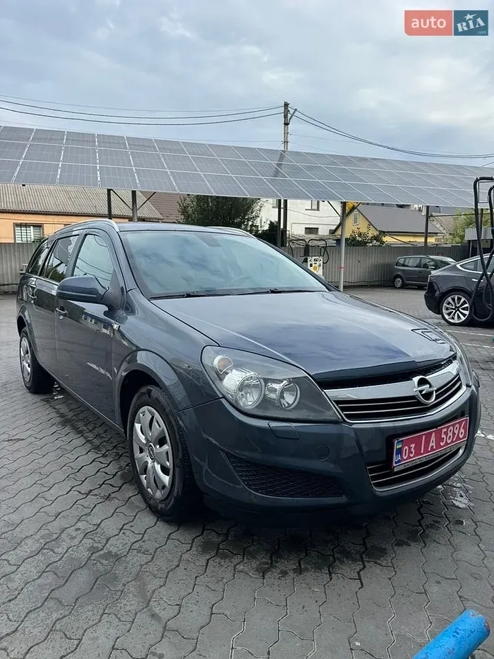 Opel Astra 2010 photo 2