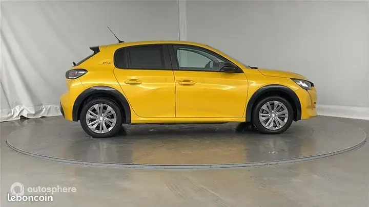 Peugeot 208 2023 photo 4