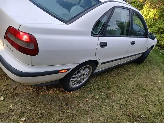 Volvo S40 1996 photo 4