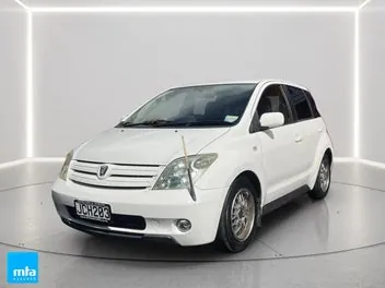 Toyota Ist 2004 photo 4