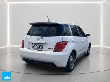 Toyota Ist 2004 photo 5