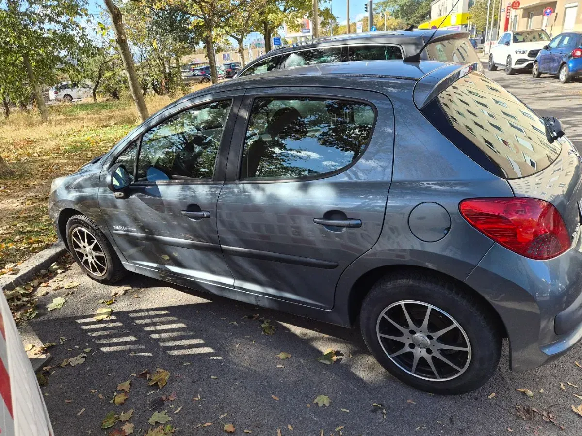 Peugeot 207 2007 photo 3