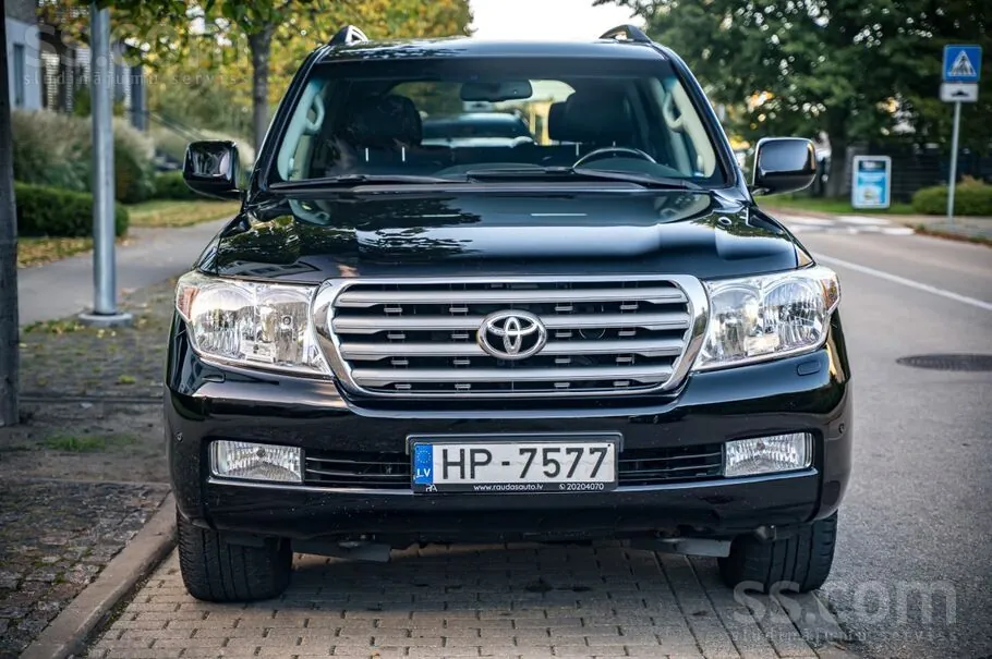 Toyota Land Cruiser 2011 photo 2