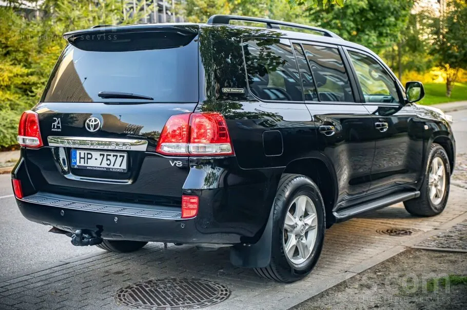 Toyota Land Cruiser 2011 photo 4