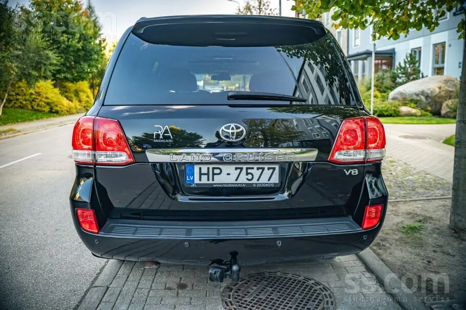Toyota Land Cruiser 2011 photo 5