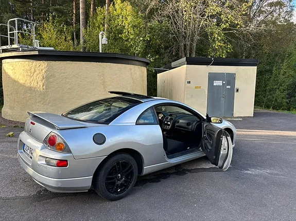 Mitsubishi Eclipse 2004 photo 4