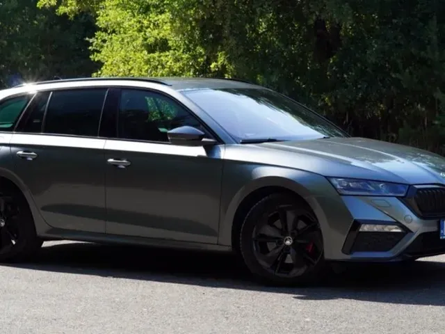 Skoda Octavia Combi 2022 photo 3