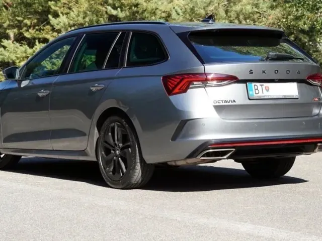 Skoda Octavia Combi 2022 photo 4