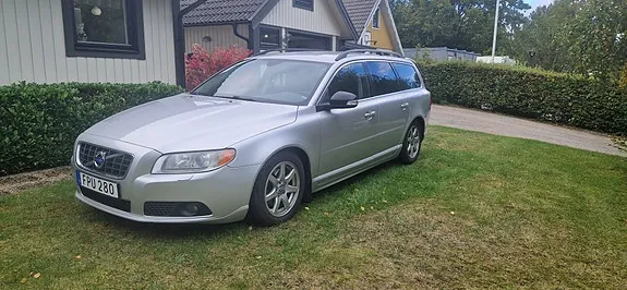 Volvo V70 2010 photo 2