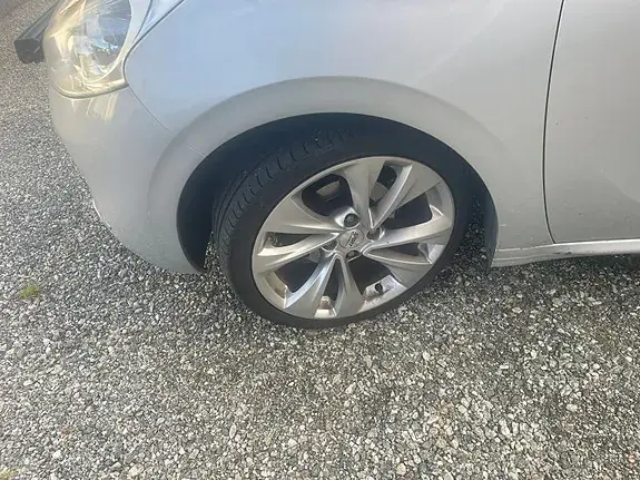 Peugeot 208 2013 photo 2