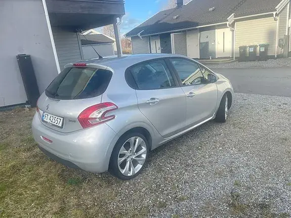 Peugeot 208 2013 photo 5