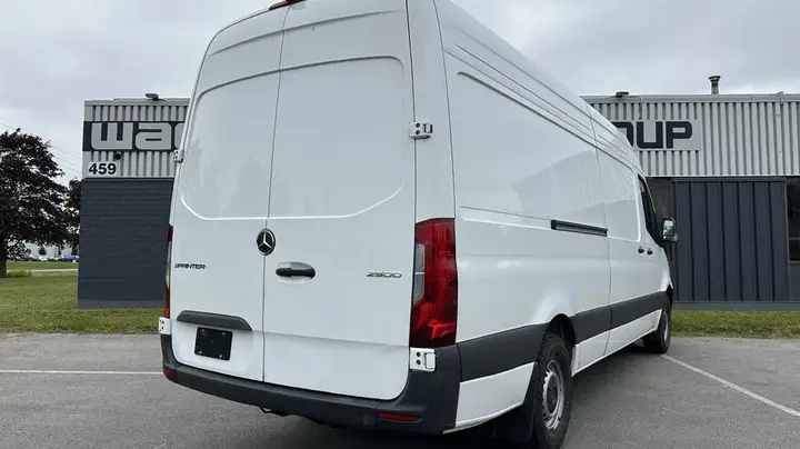 Mercedes-Benz Sprinter 2025 photo 4
