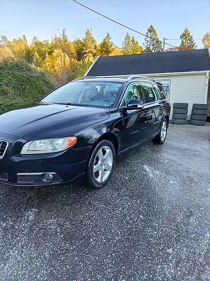 Volvo V70 2010 photo 2