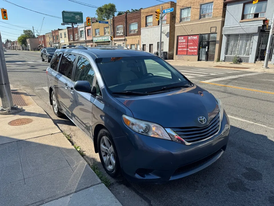 Toyota Sienna 2016 photo 3