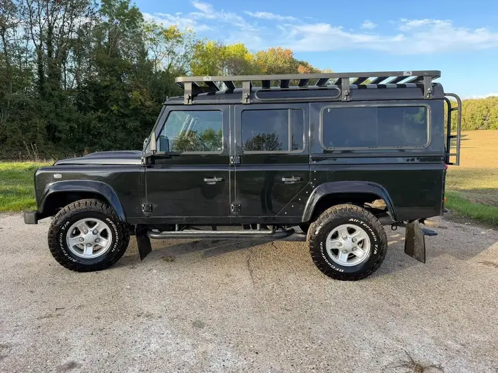 Land Rover Defender 110 2015 photo 3