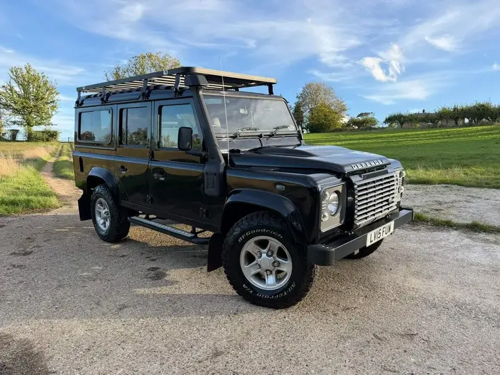 Land Rover Defender 110 2015 photo 2