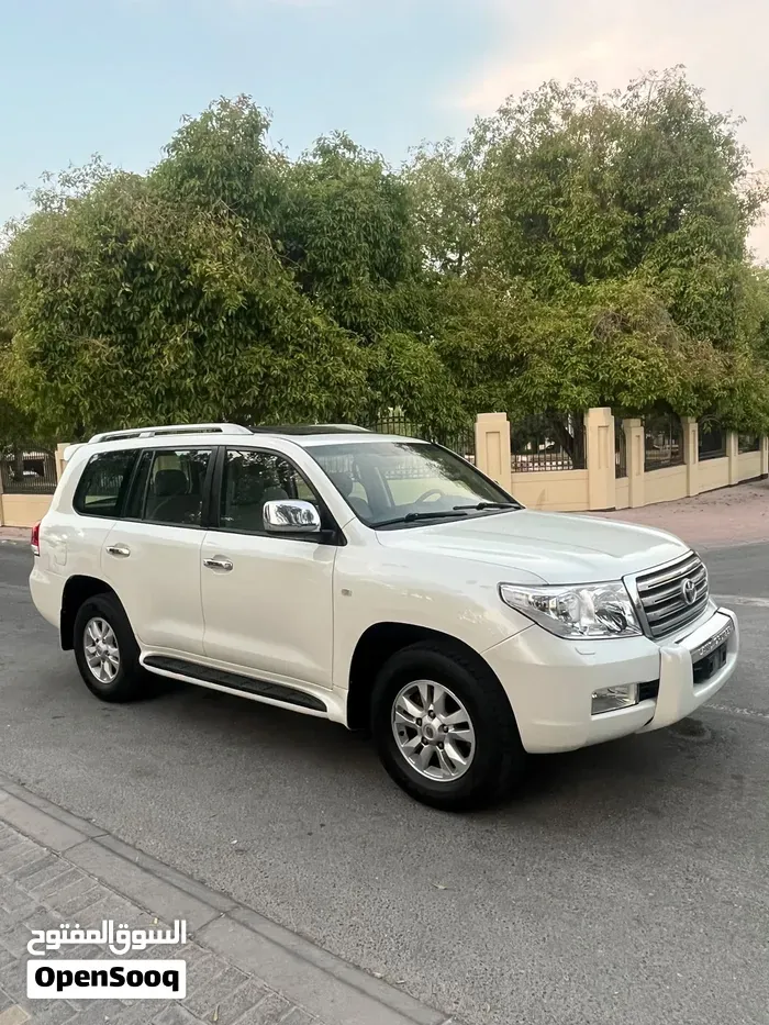 Toyota Land Cruiser 2011 photo 2
