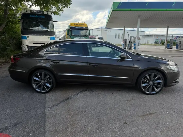 Volkswagen Passat 2012 photo 3