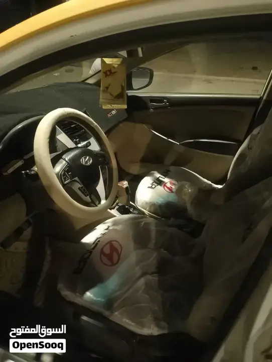 Hyundai Accent 2012 photo 4