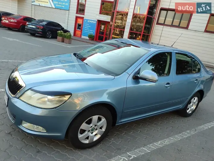 Skoda Octavia 2009 photo 2