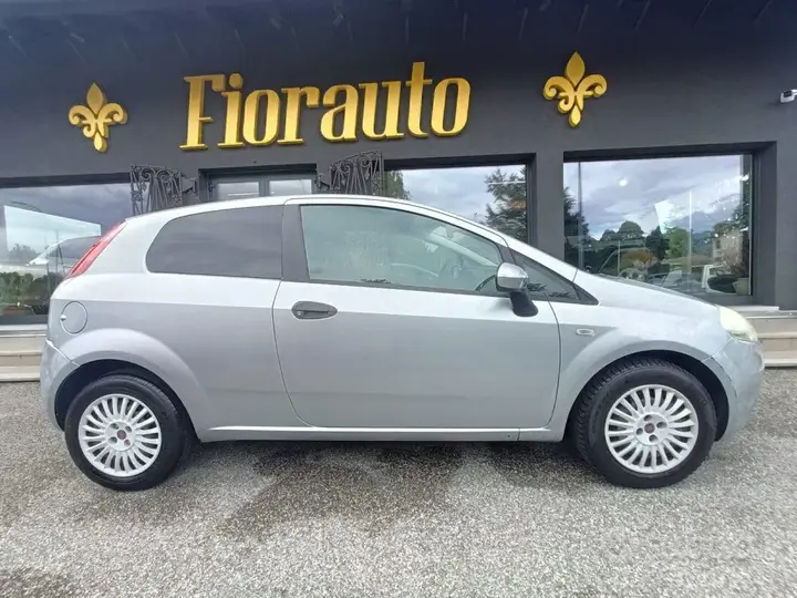Fiat Grande Punto 2009 photo 3