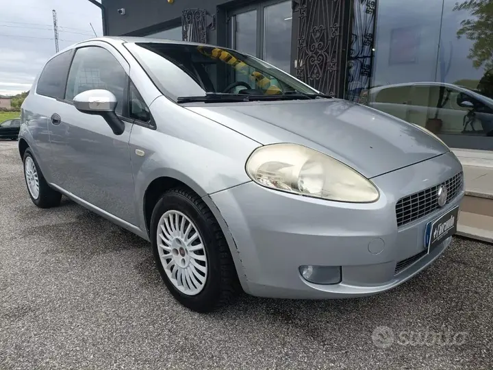 Fiat Grande Punto 2009 photo 2