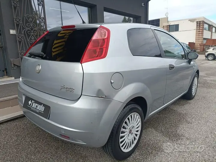 Fiat Grande Punto 2009 photo 4