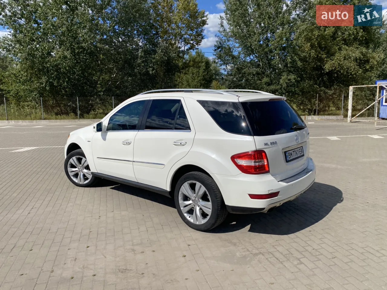 Mercedes-Benz M-Class 2011 photo 3