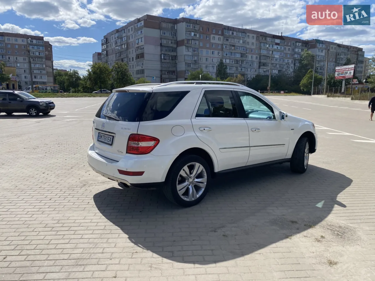 Mercedes-Benz M-Class 2011 photo 4