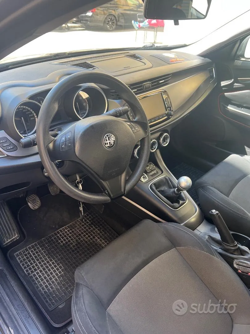 Alfa Romeo Giulietta 2014 photo 4