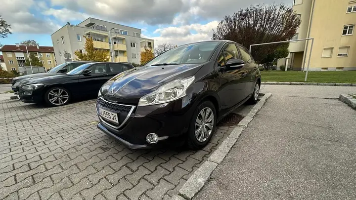 Peugeot 208 2012 photo 2