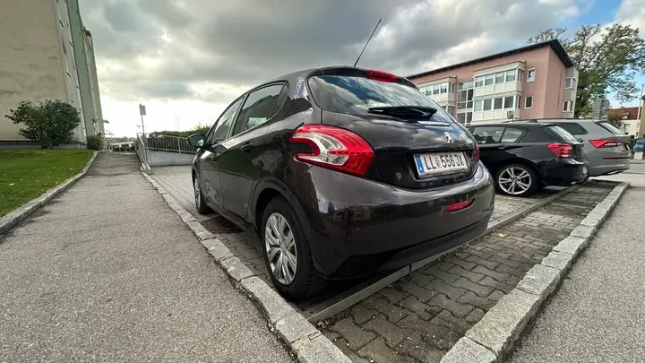 Peugeot 208 2012 photo 3