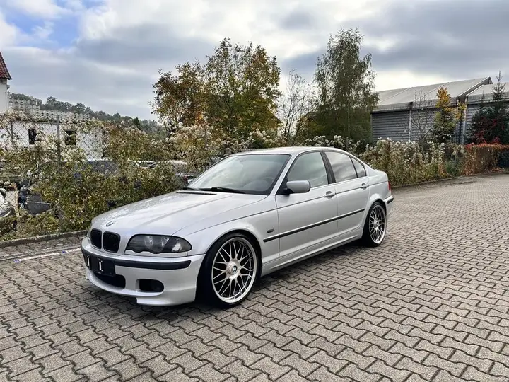 BMW 320I