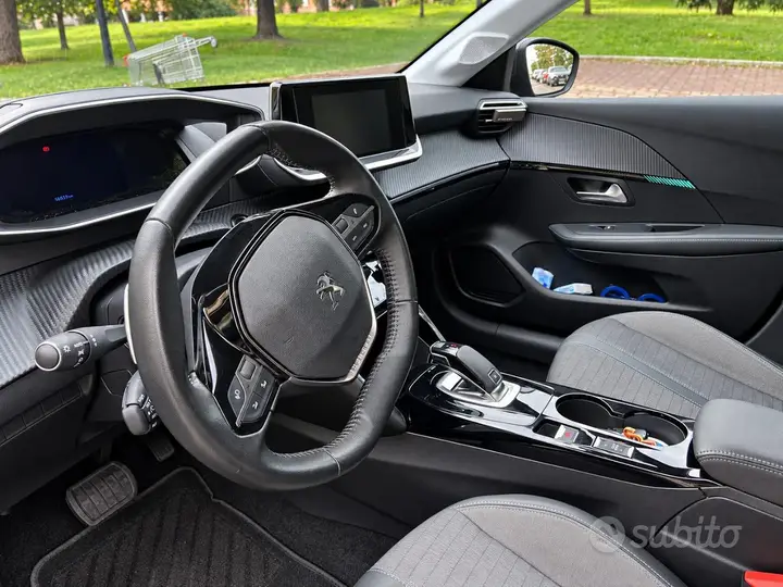Peugeot 208 2020 photo 2