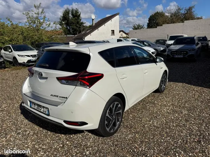 Toyota Auris 2016 photo 2