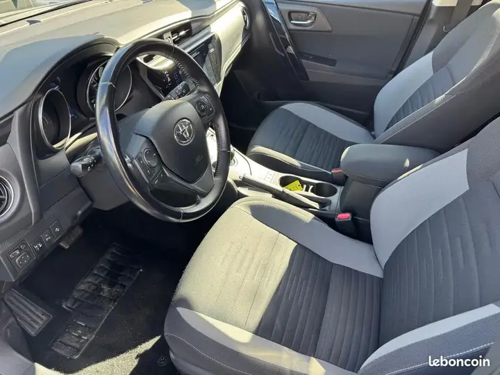 Toyota Auris 2016 photo 3