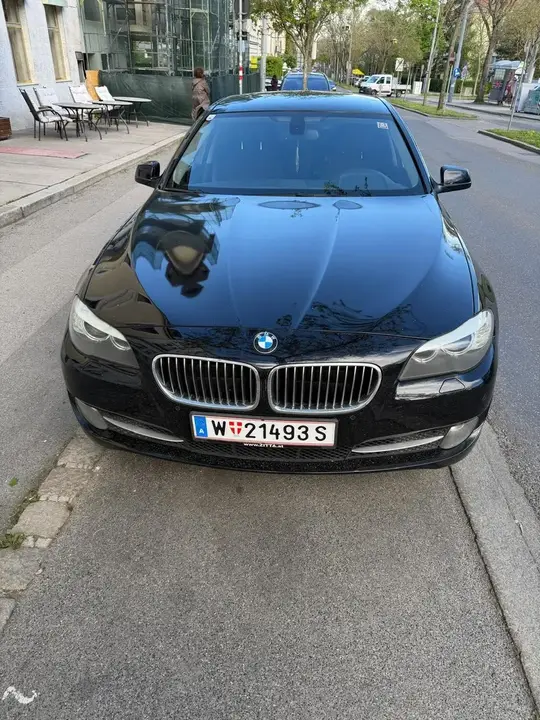 BMW 5 Series 2010 photo 2