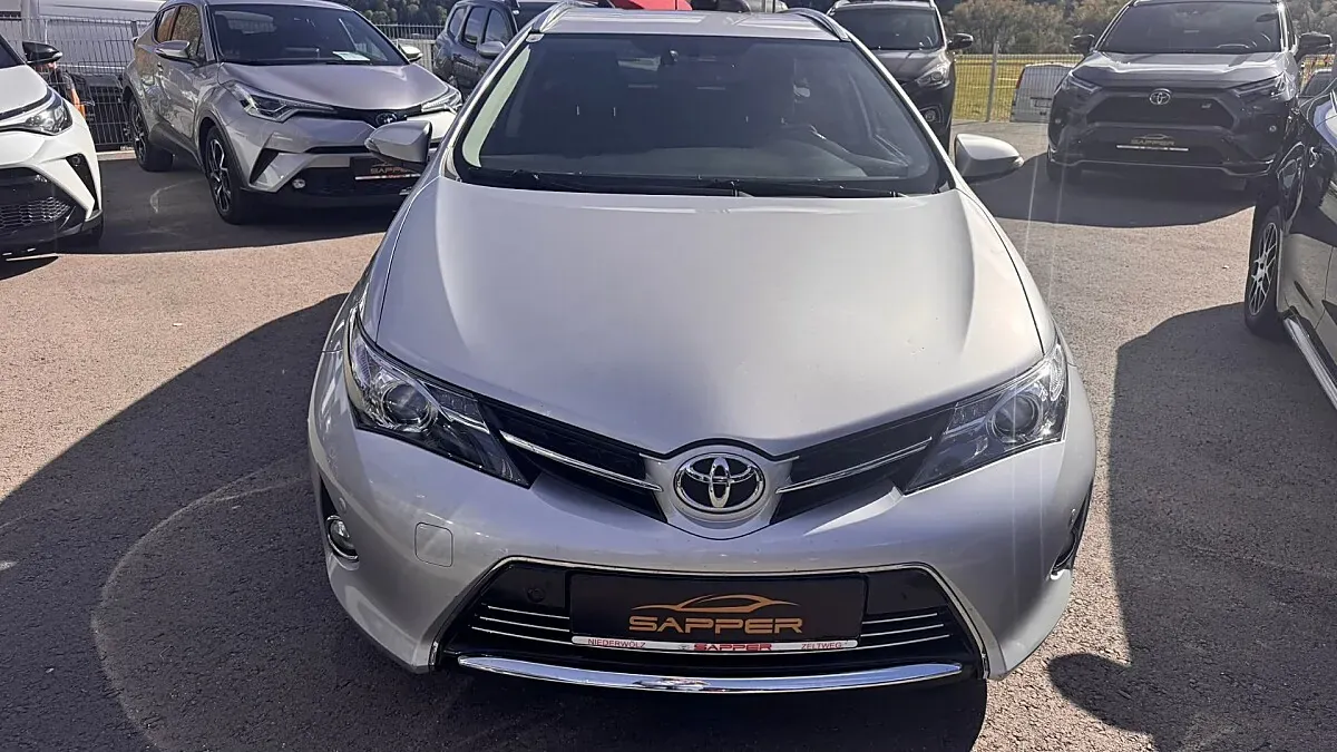 Toyota Auris 2014 photo 2