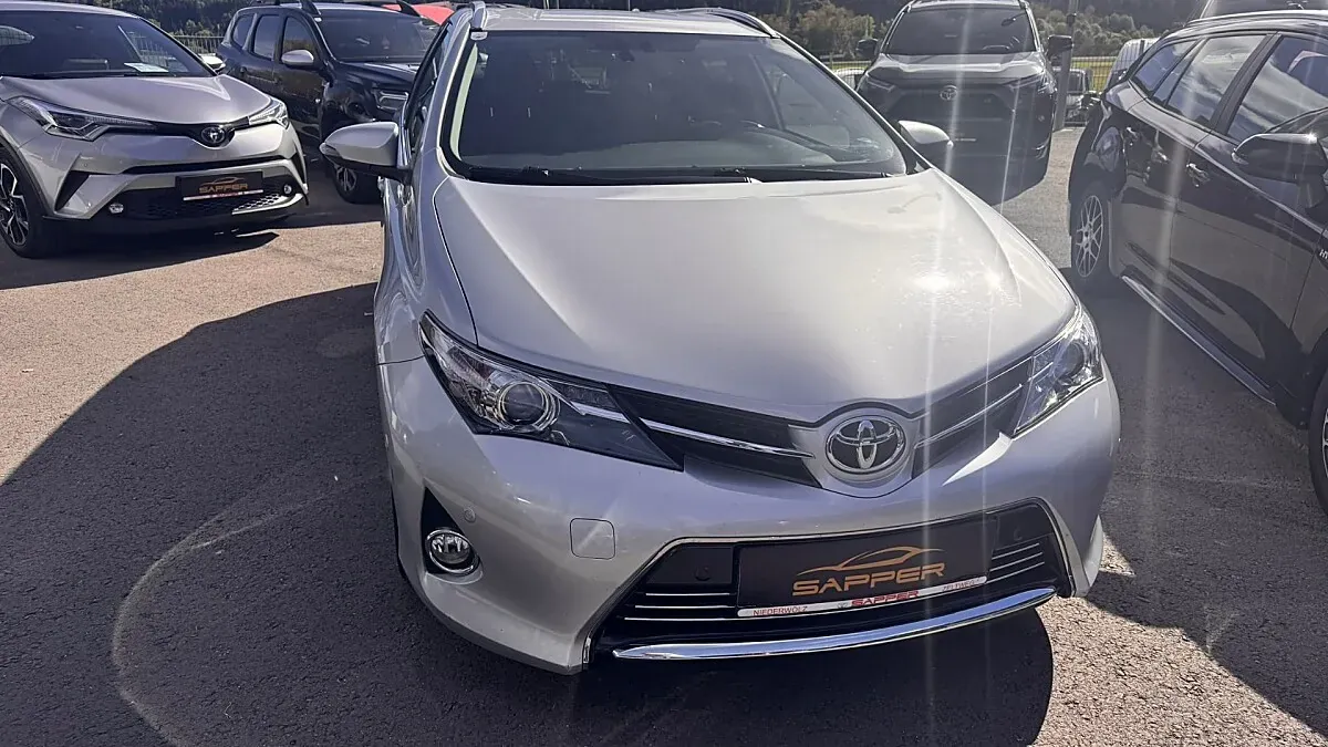 Toyota Auris 2014 photo 3