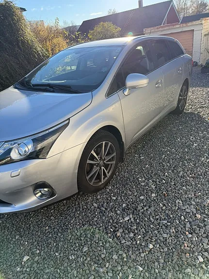 Toyota Avensis 2012 photo 2