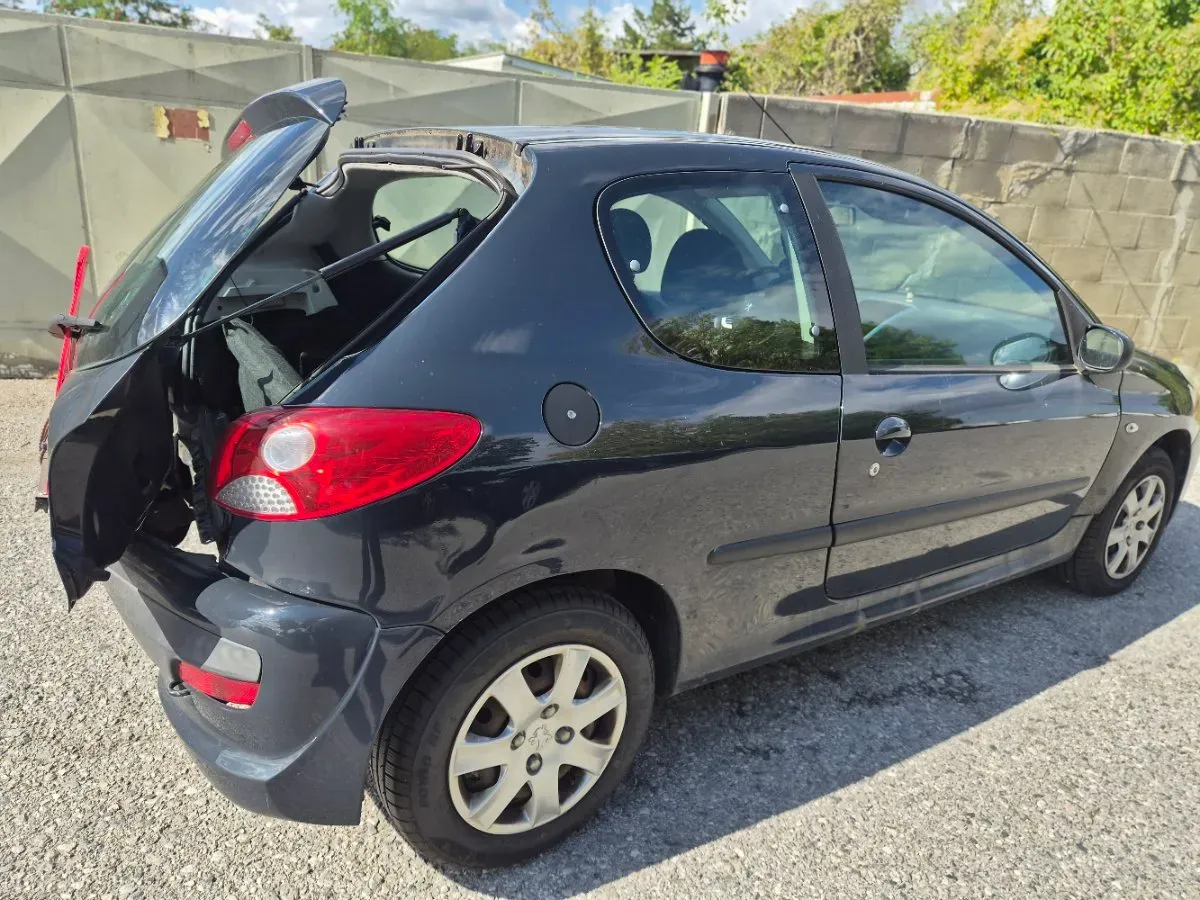 Peugeot 206 2010 photo 3